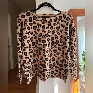 TAHARI Cheetah Print Oversized Long Sleeve Sweater